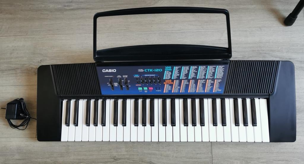 Casio keyboard met adapter en standaard., Ophalen, Zo goed als nieuw, 61 toetsen, Casio