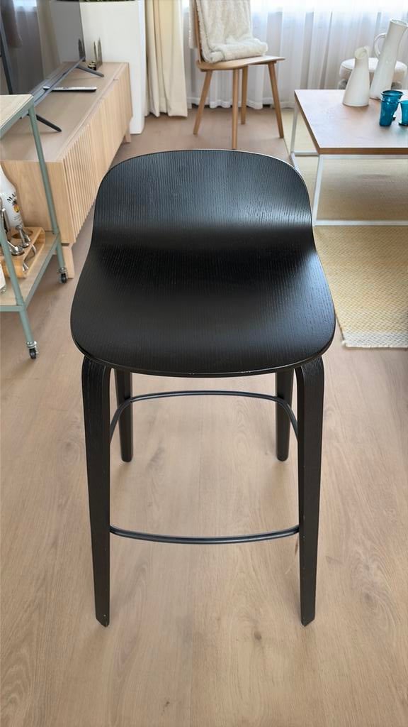 Muuto barkruk zwart, Huis en Inrichting, Barkrukken, Ophalen, 60 tot 90 cm, Zo goed als nieuw, 1 kruk