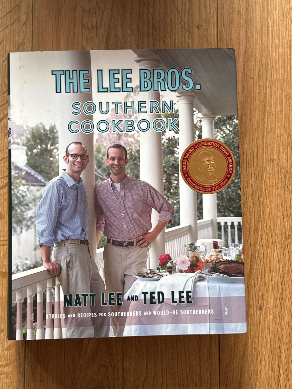 The Lee Bros. Southern Cookbook - Matt Lee & Ted Lee, Ophalen of Verzenden, Zo goed als nieuw, Overige gebieden, Hoofdgerechten