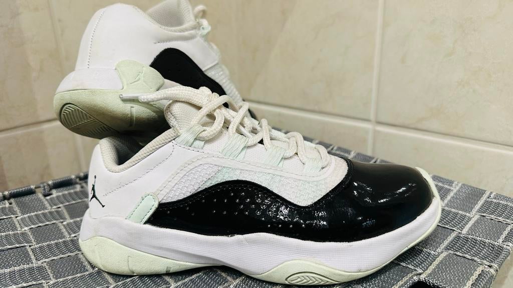 Nike Jordan 11 CMFT Low sneakers (maat 35.5), Ophalen of Verzenden, Gebruikt, Jongen of Meisje, Sportschoenen