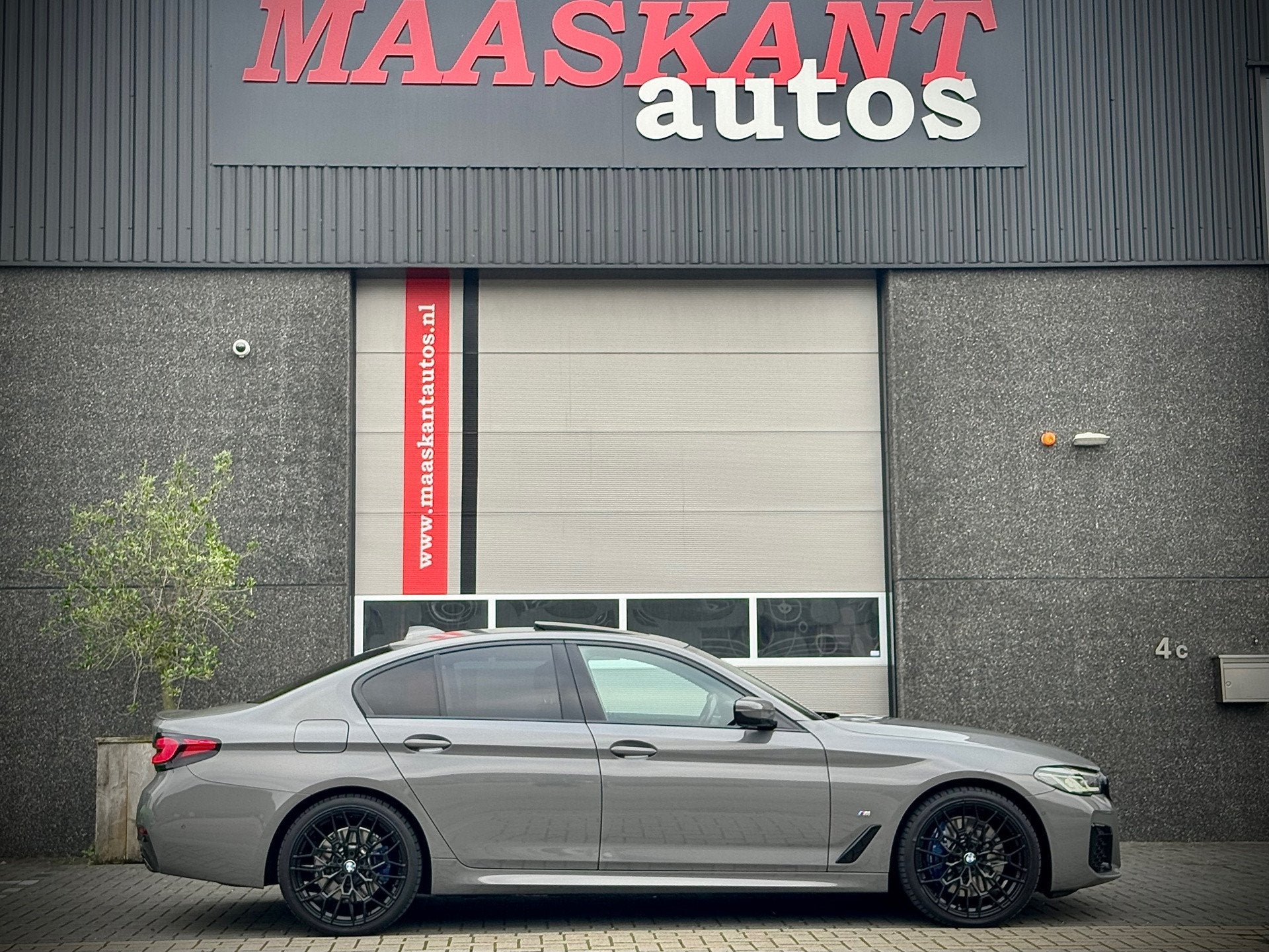 BMW 5-serie 545e xDrive High Executive Edition / Sunroof / T, Auto's, Automaat, Gebruikt, 2000 kg, 120 €/maand