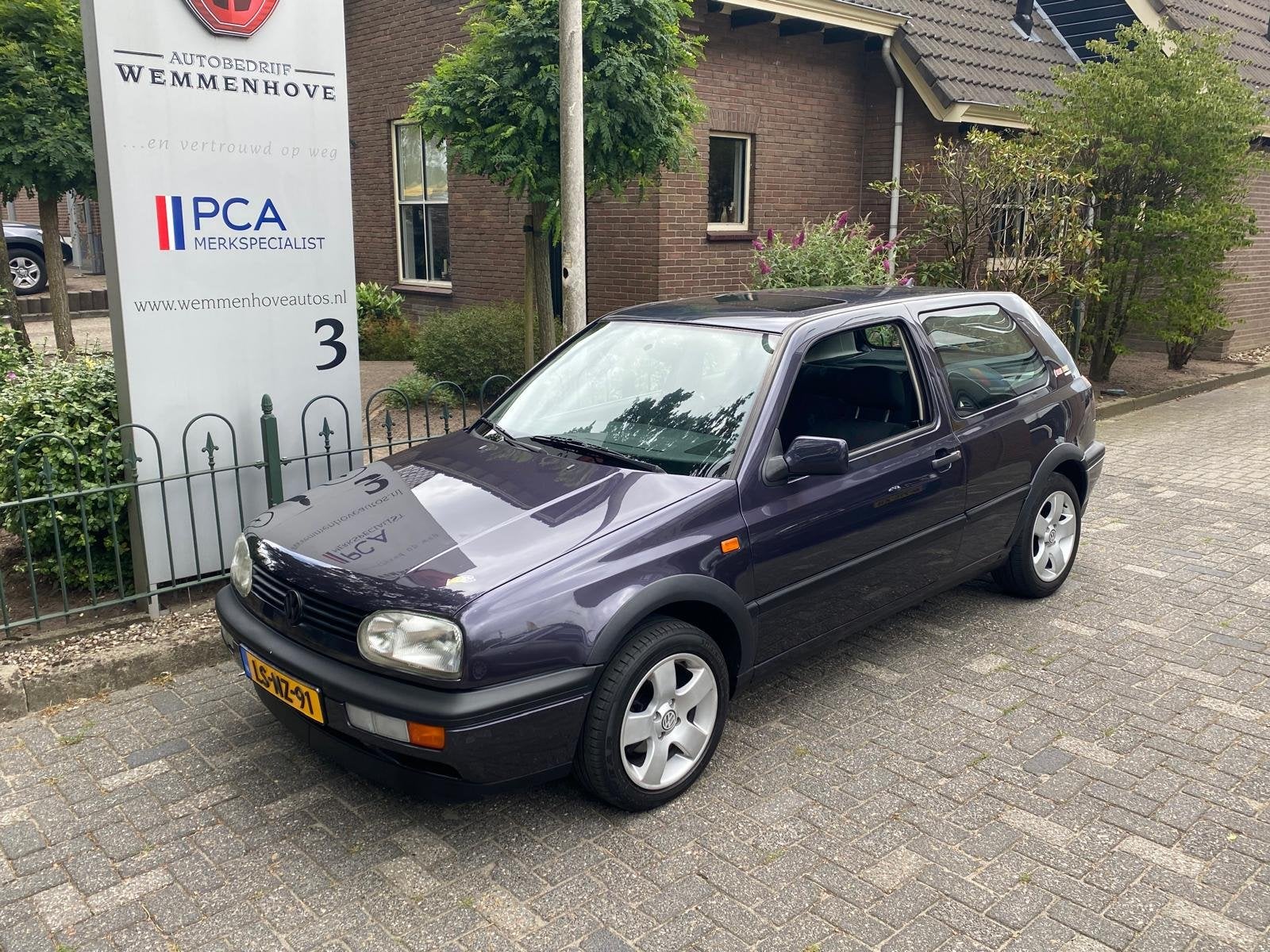 Volkswagen Golf 1.8 CL Rolling stones (bj 1995), Voorwielaandrijving, Dealer onderhouden, Stof, Zwart