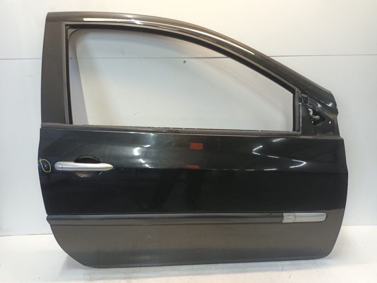 Portier rechts voor Renault Clio, Onderdelen@venauto.nl, Van der Ven Autorecycling B.V., Gebruikt, Ettenseweg 76, 4706 PB Roosendaal, The Netherlands