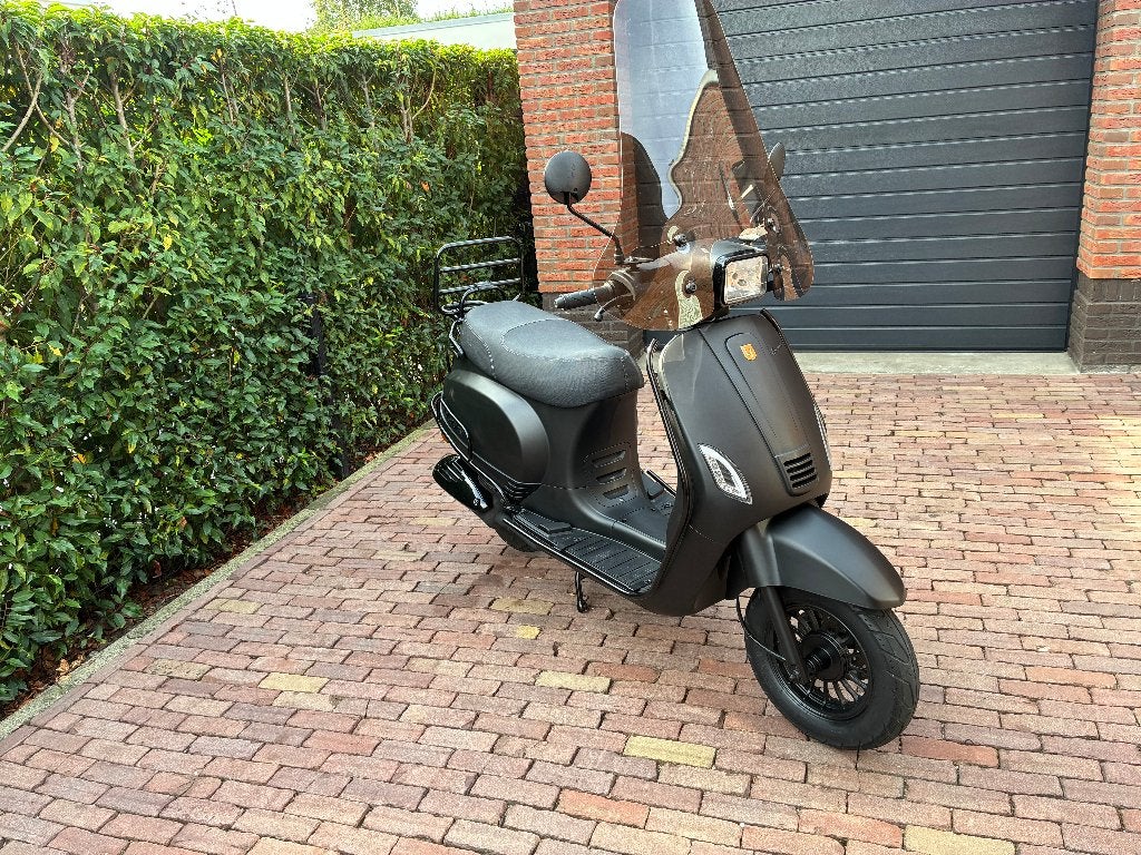 Foto 22 van Scooter 45km La souris Sourini R BJ 2023 in goede staat €725