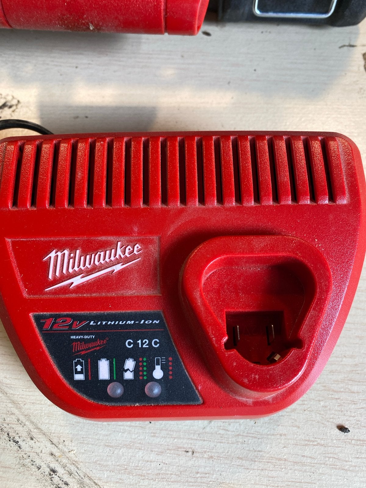 Milwaukee 12V Lithium-Ion acculader C12 C, Ophalen of Verzenden, Gebruikt