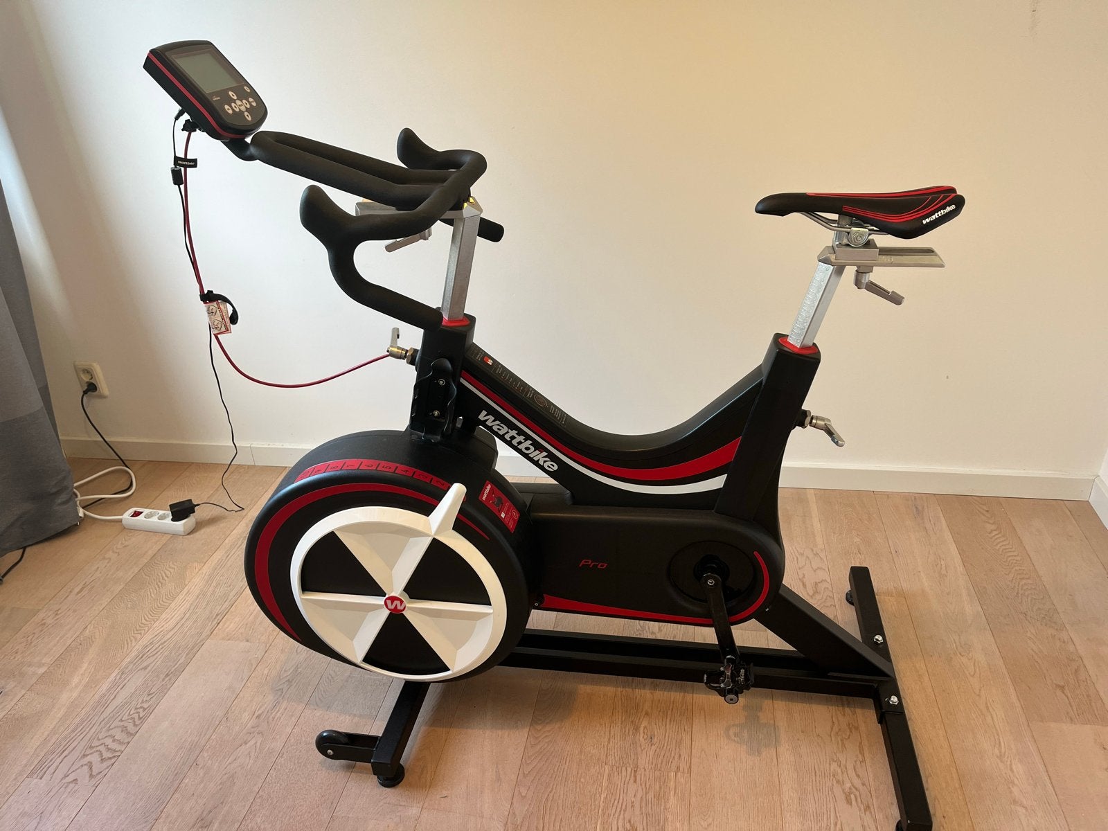 Wattbike Pro Hometrainer - Zo goed als nieuw, Sport en Fitness, Ophalen, Zo goed als nieuw, Metaal, Benen