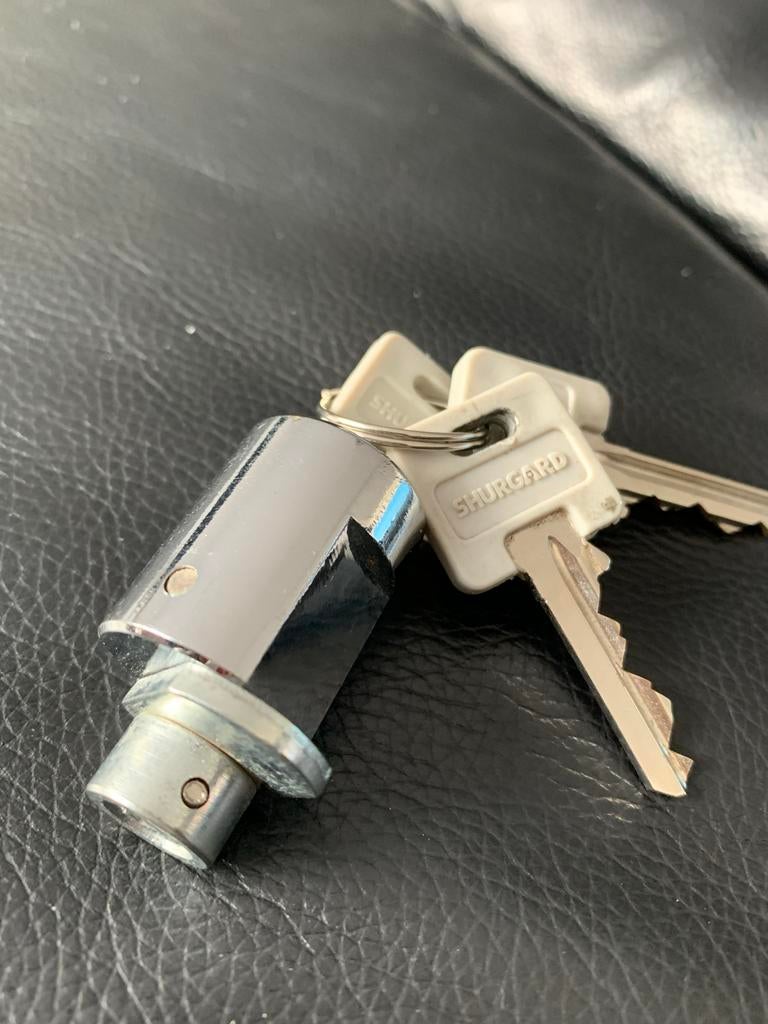 Shurgard cilinderslot met sleutels, Ophalen of Verzenden, Zo goed als nieuw, Chroom, Slot