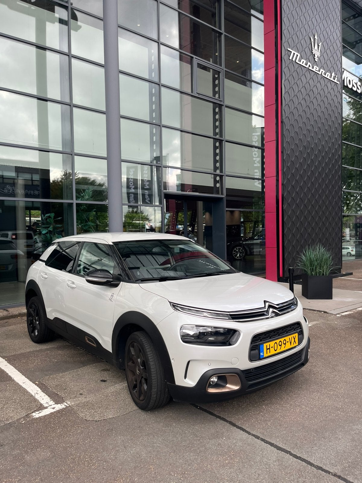 Citroën C4 Cactus 1.2 Puretech 110pk S&S 2020 Wit, Auto's, Voorwielaandrijving, 1199 cc, Origineel Nederlands, Handgeschakeld