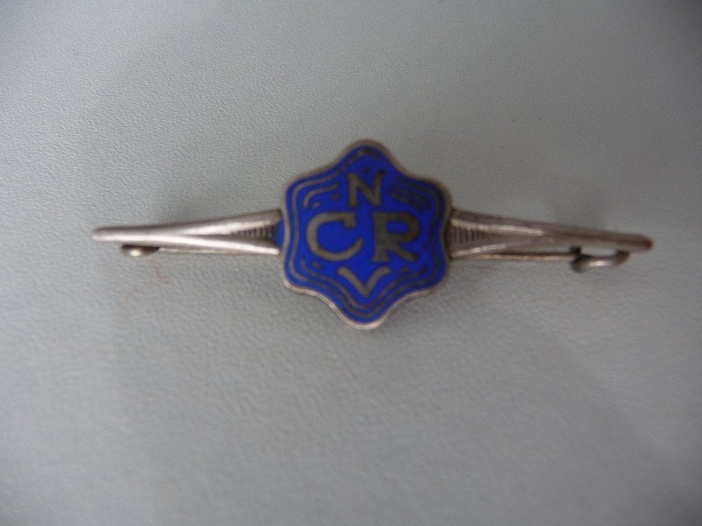 oud emaile speldje / broche - NCRV - Omroep, Ophalen of Verzenden, Gebruikt, Overige onderwerpen, Speldje of Pin