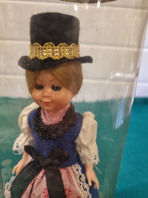 -Pop souvenir vintage kledendracht, Verzamelen, Ophalen of Verzenden, 'T Olde Gre-j, Info@toldegrej.nl, Endepoelstraat 20f Didam