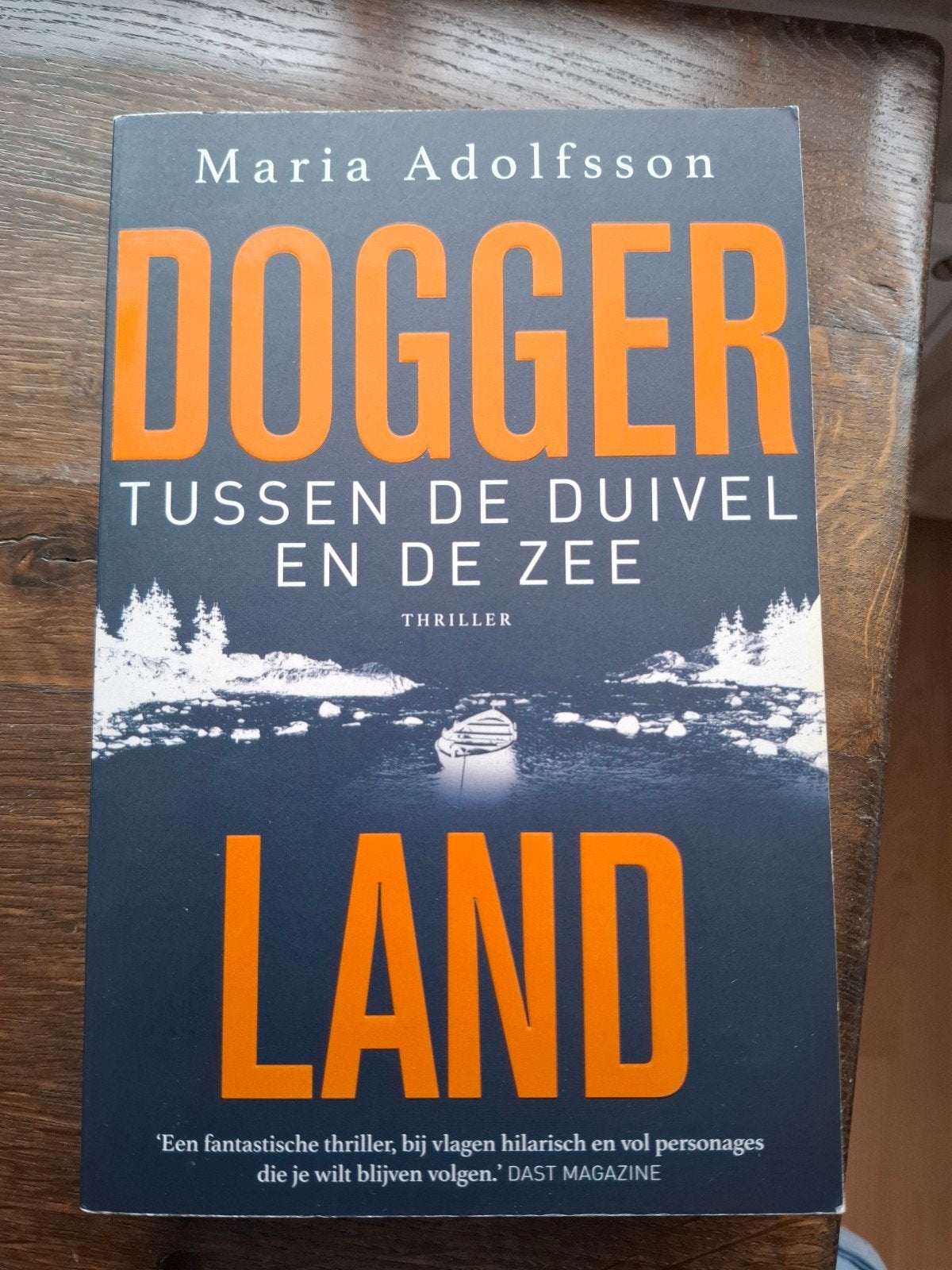 Maria Adolfsson, Doggerland, Scandinavische thriller, Boeken, Ophalen of Verzenden, Zo goed als nieuw