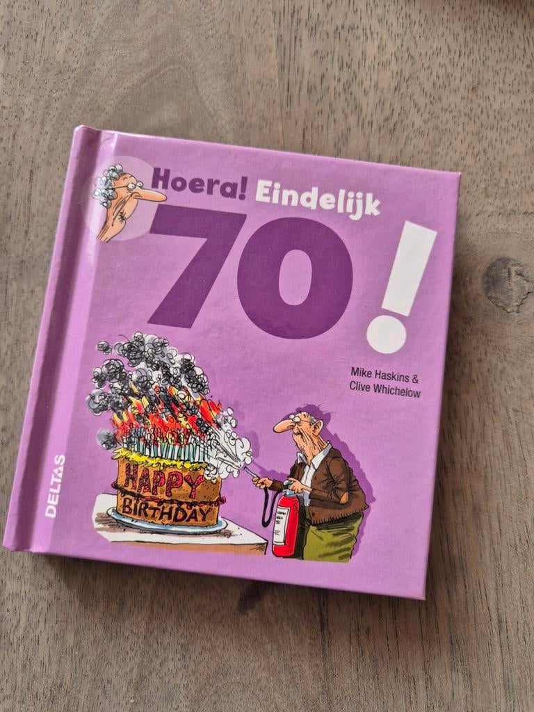 Hoera! Eindelijk 70! - Grappig boekje voor 70e verjaardag, Ophalen of Verzenden, Zo goed als nieuw, Mike Haskins & Clive Whichelow