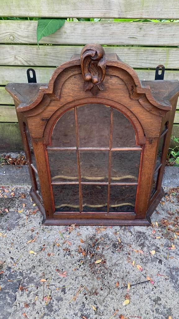 Antiek houten wand vitrine kastje, Ophalen