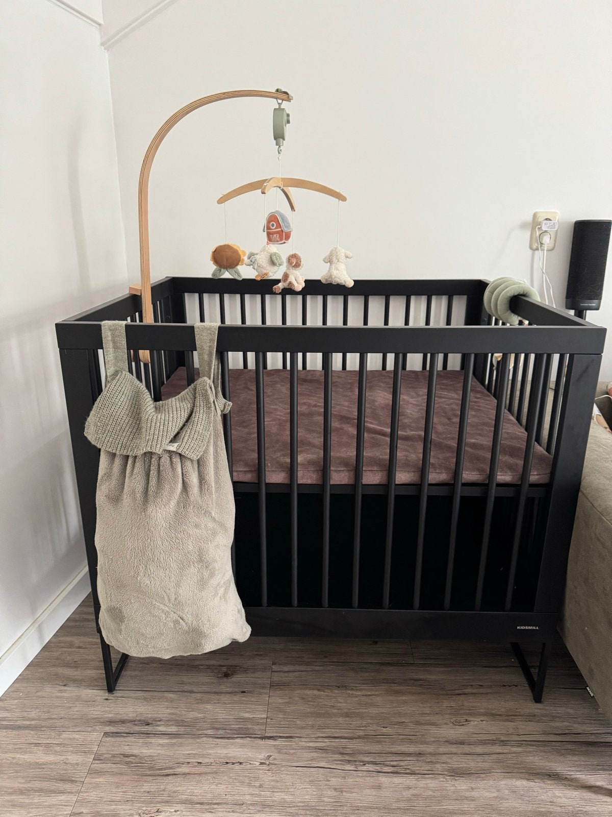 Kidsmill box zwart met boxmatras en eventueel accessoires, Ophalen, Gebruikt, Rechthoekig, Boxkleed