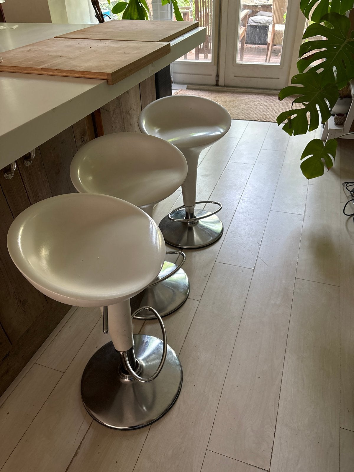3 White Magus Bombo bar stools - 1996, Huis en Inrichting, Barkrukken, Ophalen, Kunststof, Gebruikt, In hoogte verstelbaar