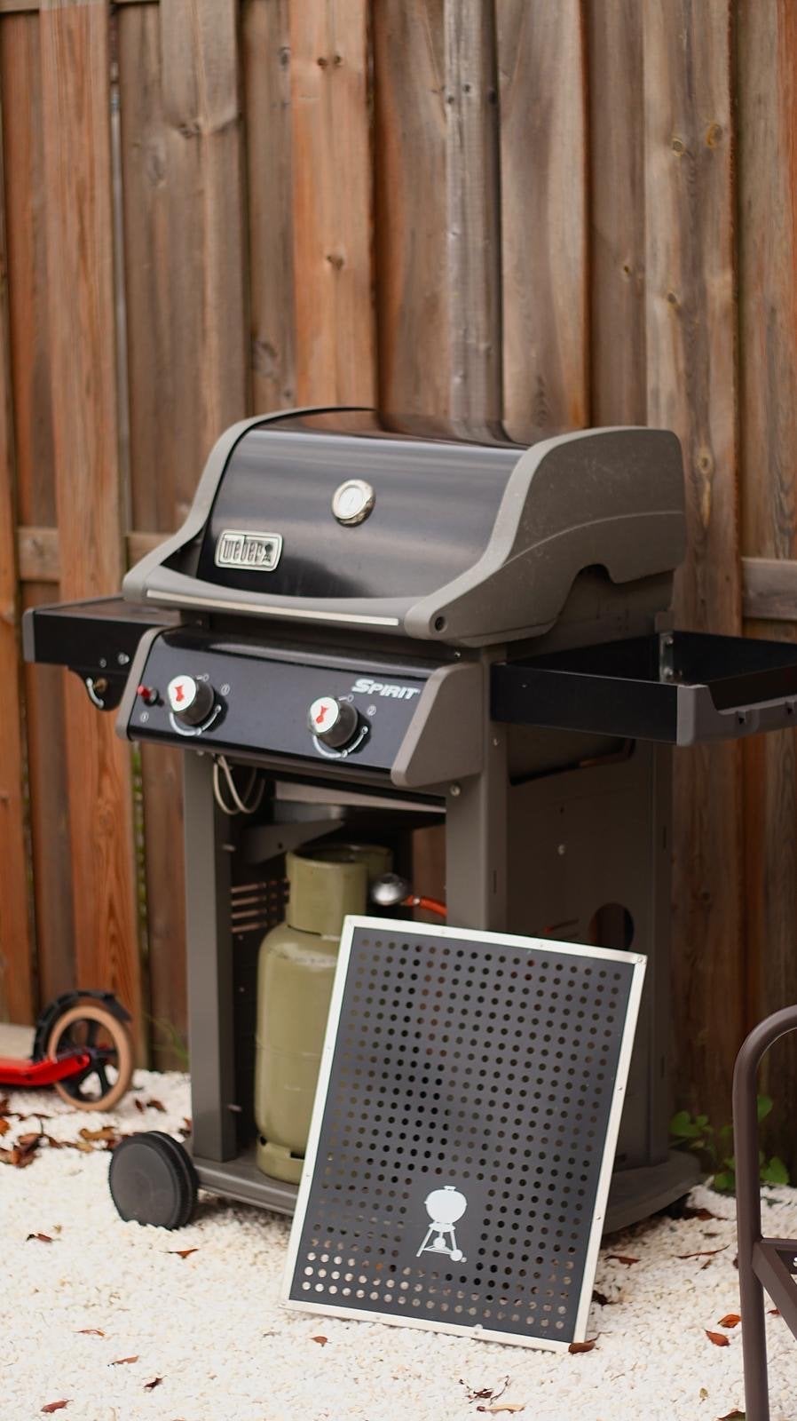 Weber Spirit Gasbarbecue met zijbrander en hoes, Ophalen, Gebruikt