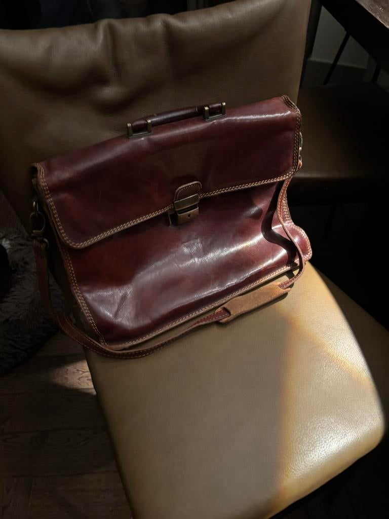 Vintage dark tan briefcase with ahoulder strap, Ophalen of Verzenden, Zo goed als nieuw, Bruin, Handtas