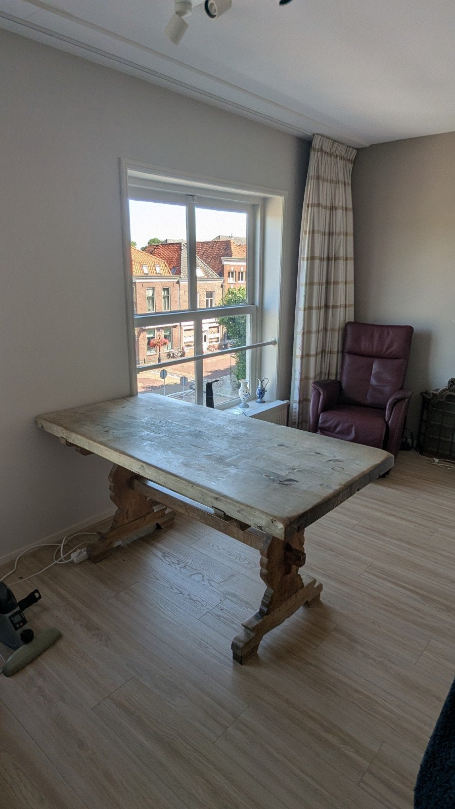 Robuuste houten tafel  TV kast ,bed elektrisch, Gebruikt, 150 tot 200 cm, Ophalen of Verzenden, Minder dan 100 cm