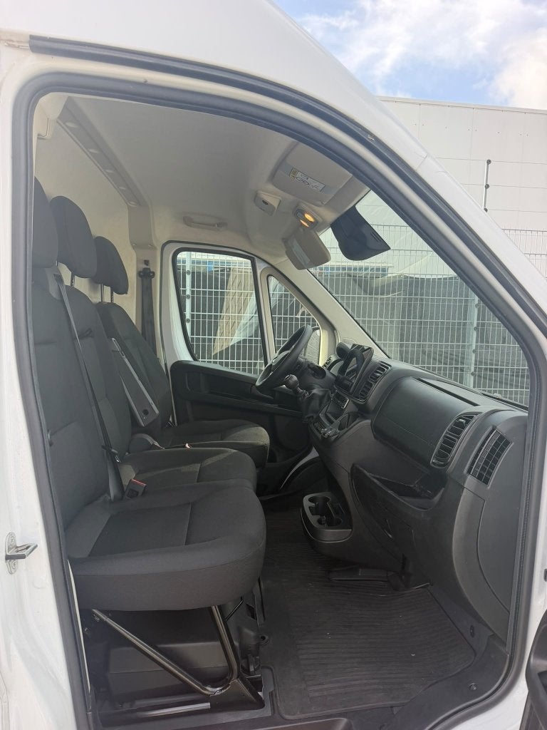 Fiat Ducato 33 L3H2 2.2 MJ E6E 140 pk 103kW, Voorwielaandrijving, Dealer onderhouden, Stof, 4 cilinders
