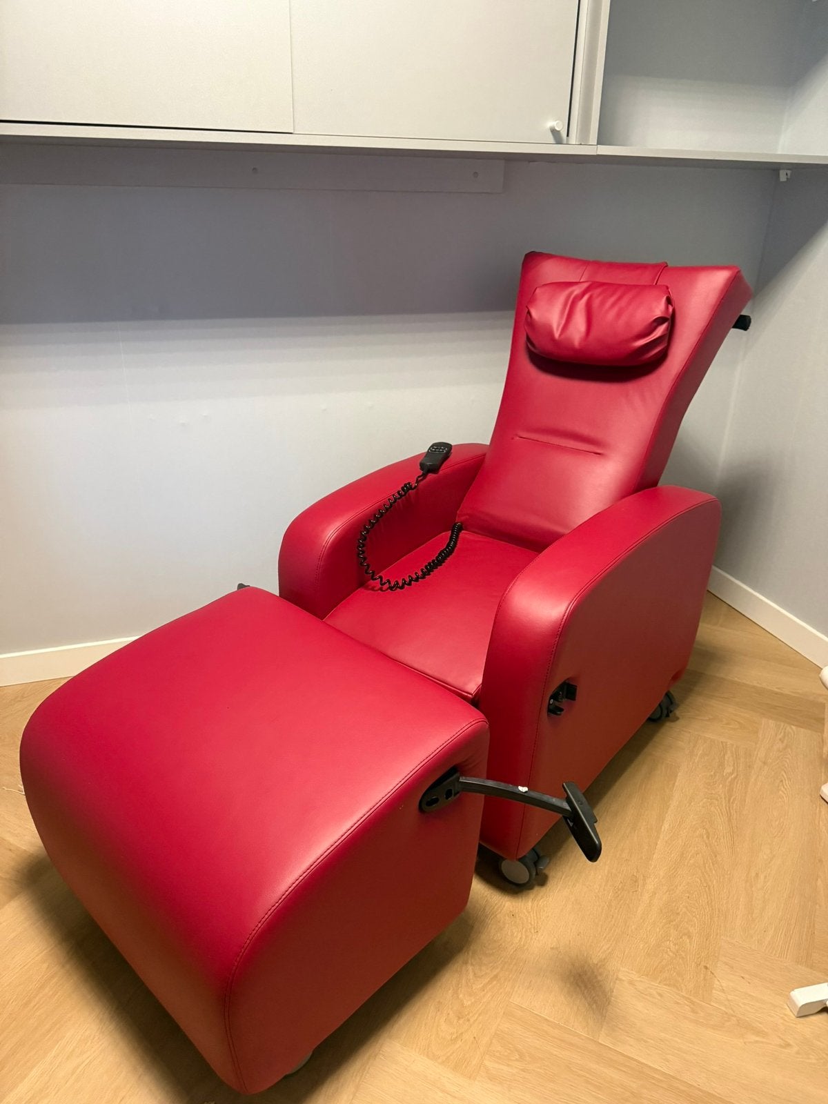 Rode blokstoel / fauteuil elektrisch verstelbaar, met hocker, Ophalen, Zo goed als nieuw, 75 tot 100 cm, 50 tot 75 cm