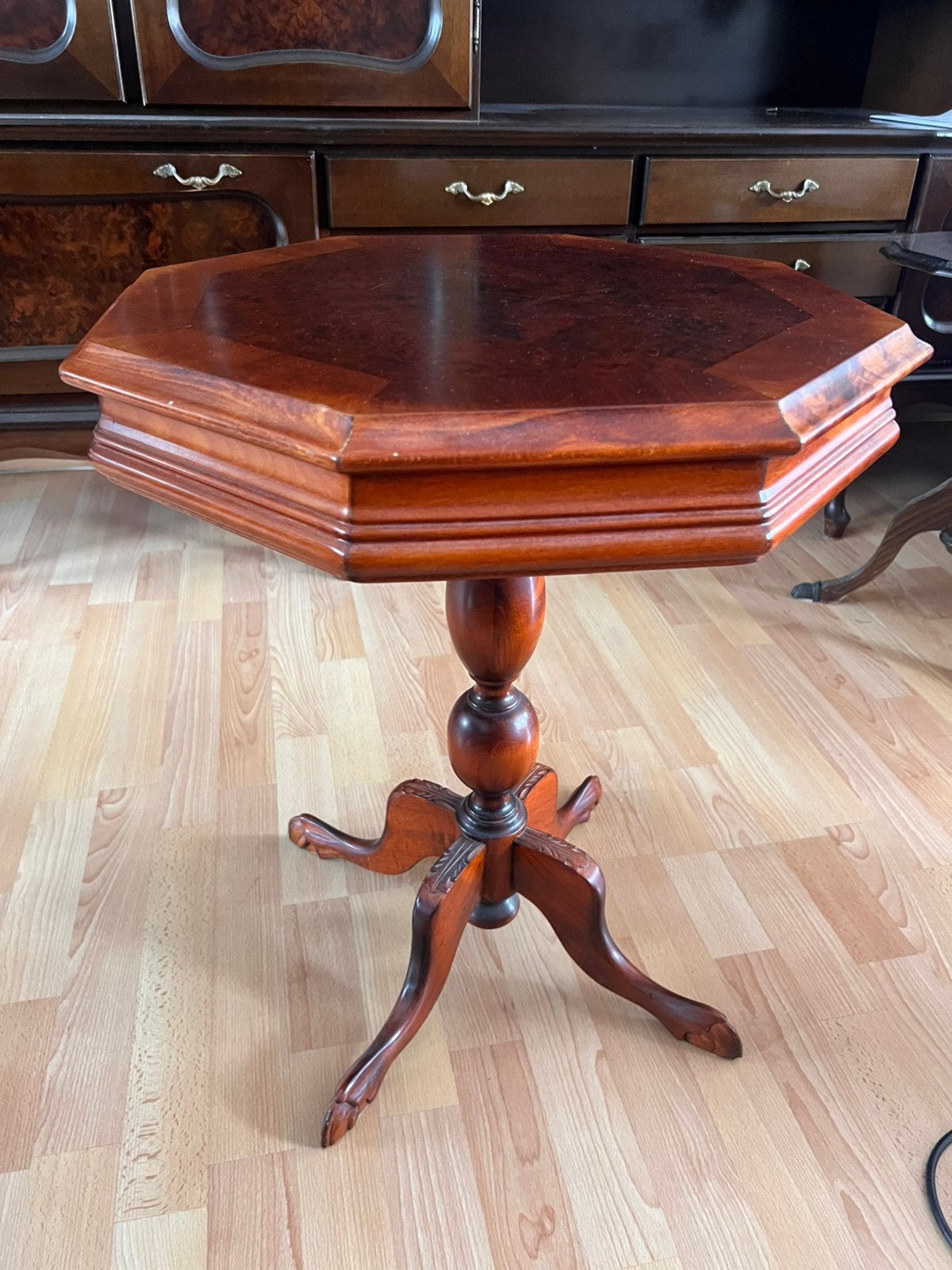 Prachtige vintage bijzettafel – wortelnotenhout, Ophalen