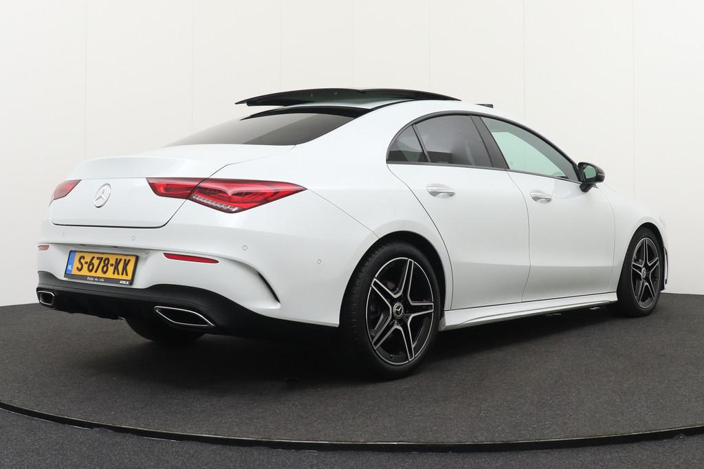 Mercedes-Benz CLA 180 AMG Night-Pakket Pano-dak Camera Sfeer, 136 pk, Gebruikt, 4 cilinders, Wit