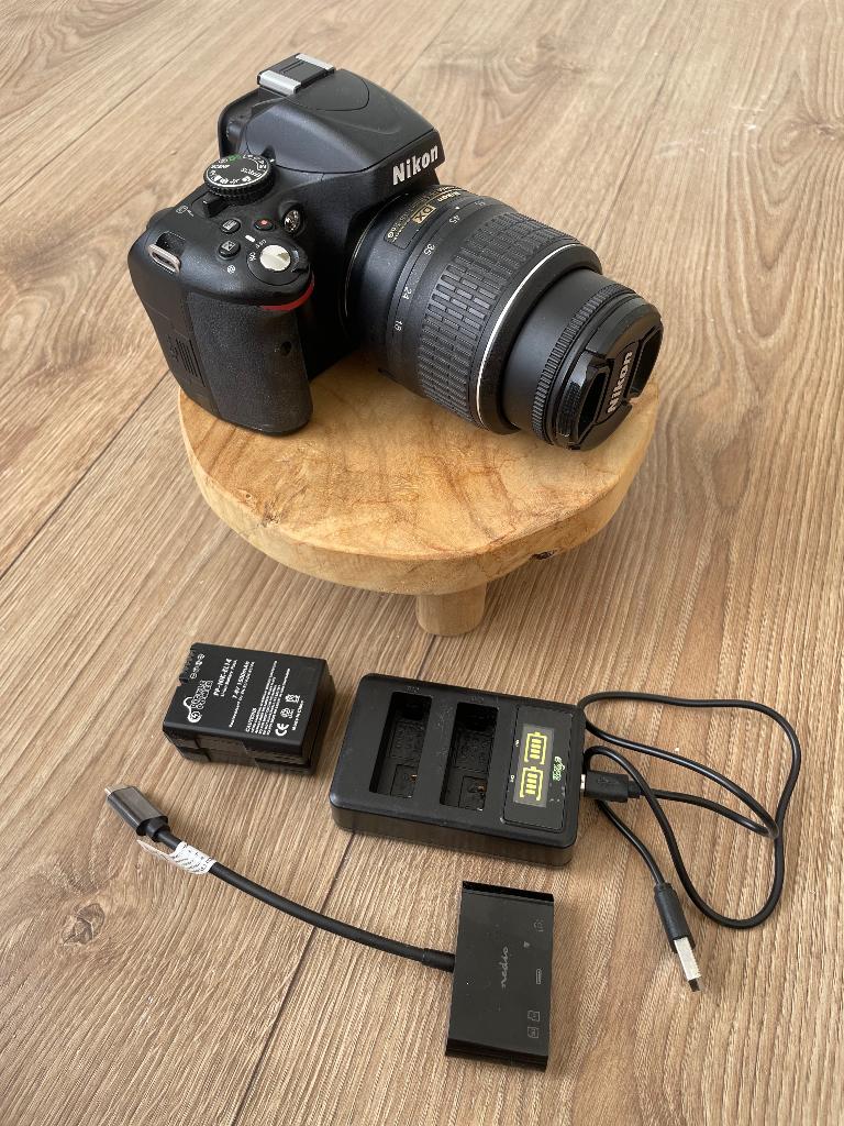 Nikon D5100 + 18-55 mm lens, Ophalen, Spiegelreflex, Zo goed als nieuw, Nikon