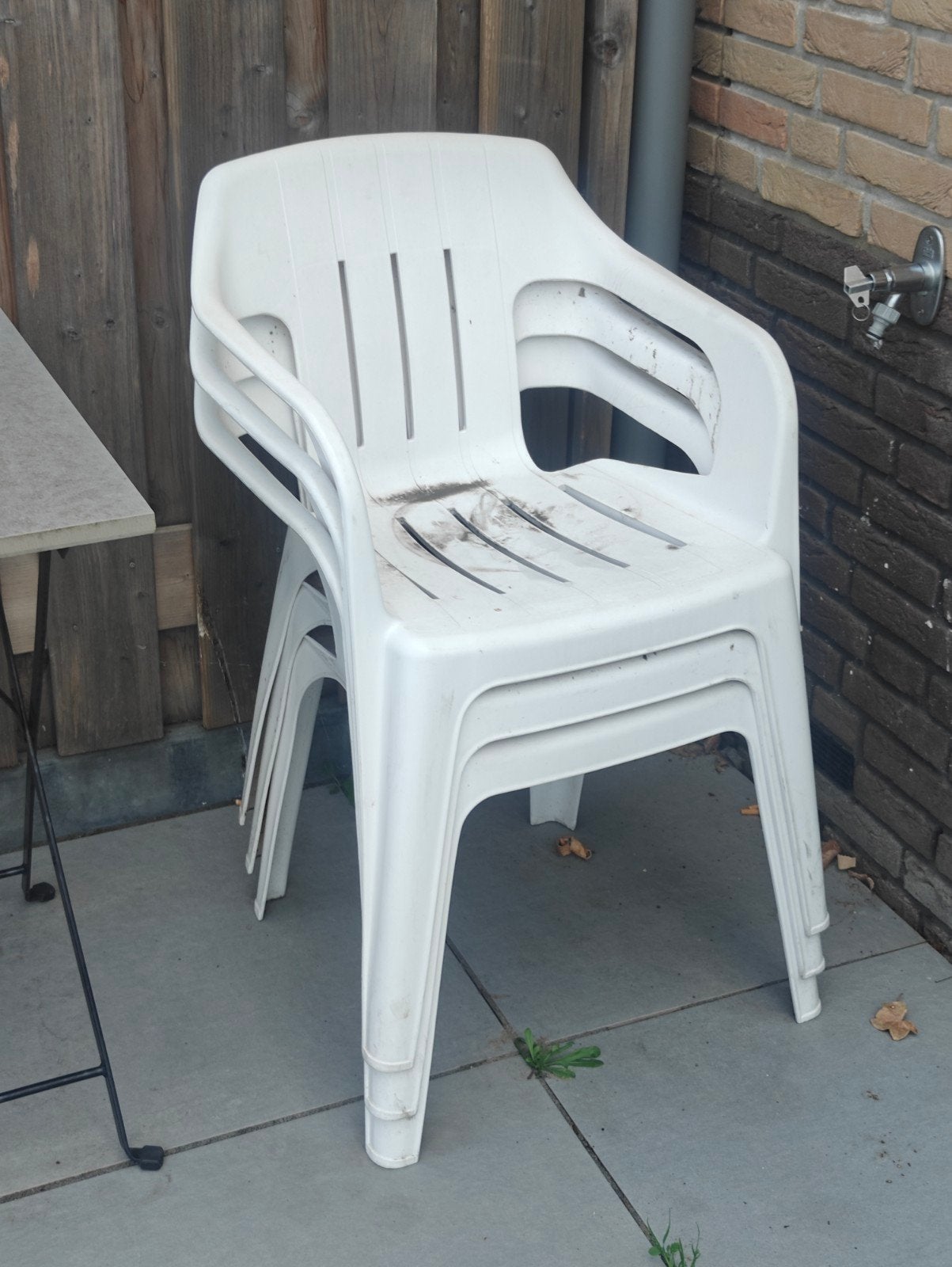 Set van 4 witte plastic tuinstoelen, Tuin en Terras, Tuinstoelen, Ophalen, Gebruikt, Plastic, Stapelbaar