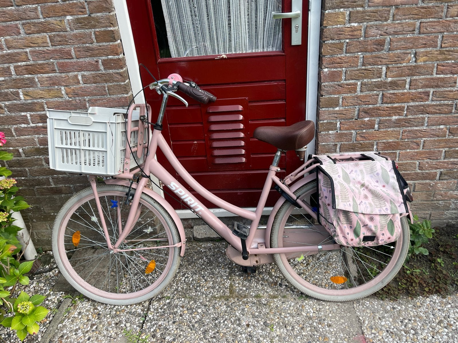 Meisjesfiets 26 inch - Spirit - Roze met mand en fietstassen, Fietsen en Brommers, Fietsen | Meisjes, Terugtraprem, Gebruikt, Handrem
