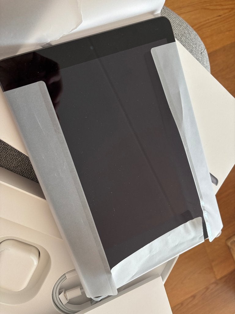 Foto 3 van iPad 9th Generation 64GB + Apple Pencil - MINT in Box