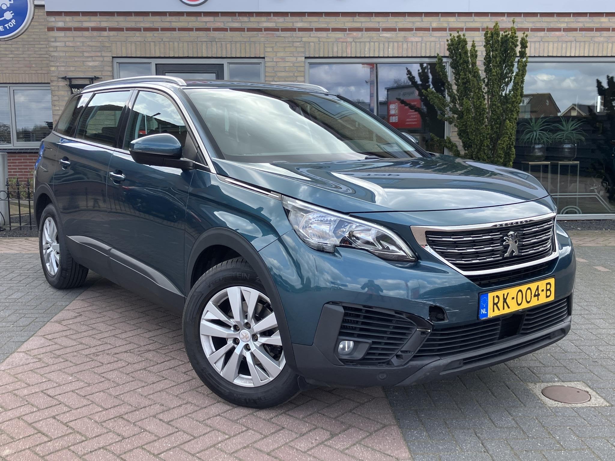 Peugeot 5008 1.2 PureTech Active | Schade | Export / Handel, Voorwielaandrijving, Stof, Gebruikt, Euro 6