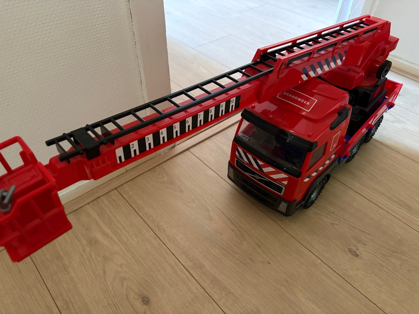 Grote partij speelgoed: brandweerwagen, kraan, politieauto's, Ophalen of Verzenden, Gebruikt, Jongen of Meisje