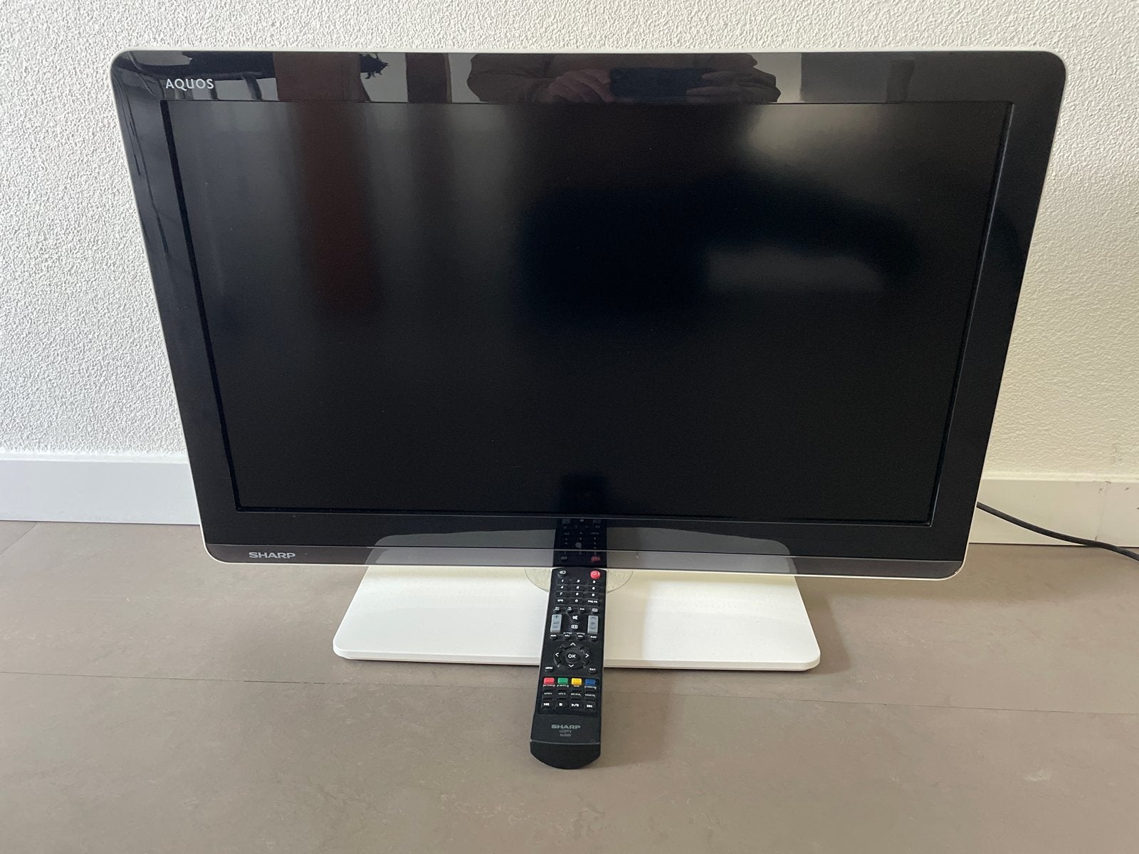 Sharp Aquos LC-26LE320E LCD TV met afstandsbediening, Ophalen, Gebruikt, Sharp, 60 tot 80 cm