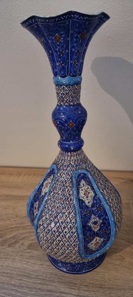 Antieke Iraanse geëmailleerde vaas (Minakari), Ophalen
