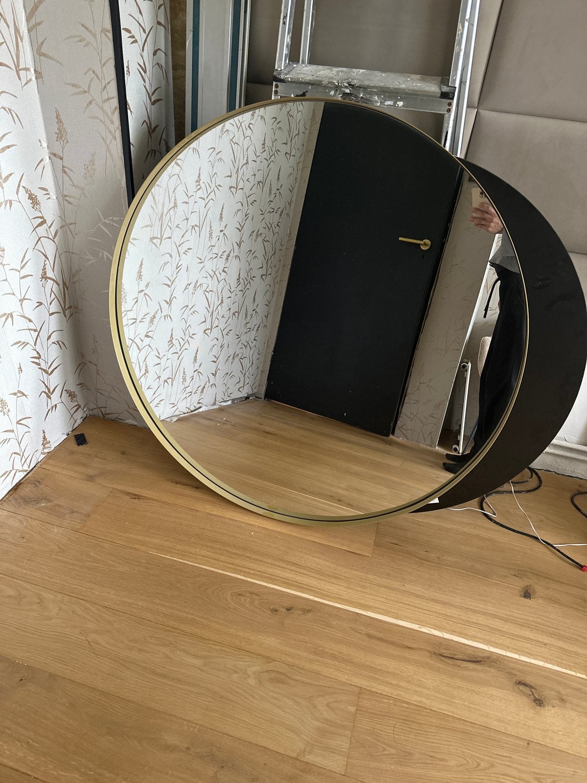 Grote ronde spiegel met gouden rand - Kwantum, Huis en Inrichting, Ophalen, Rond, Zo goed als nieuw, 75 tot 100 cm