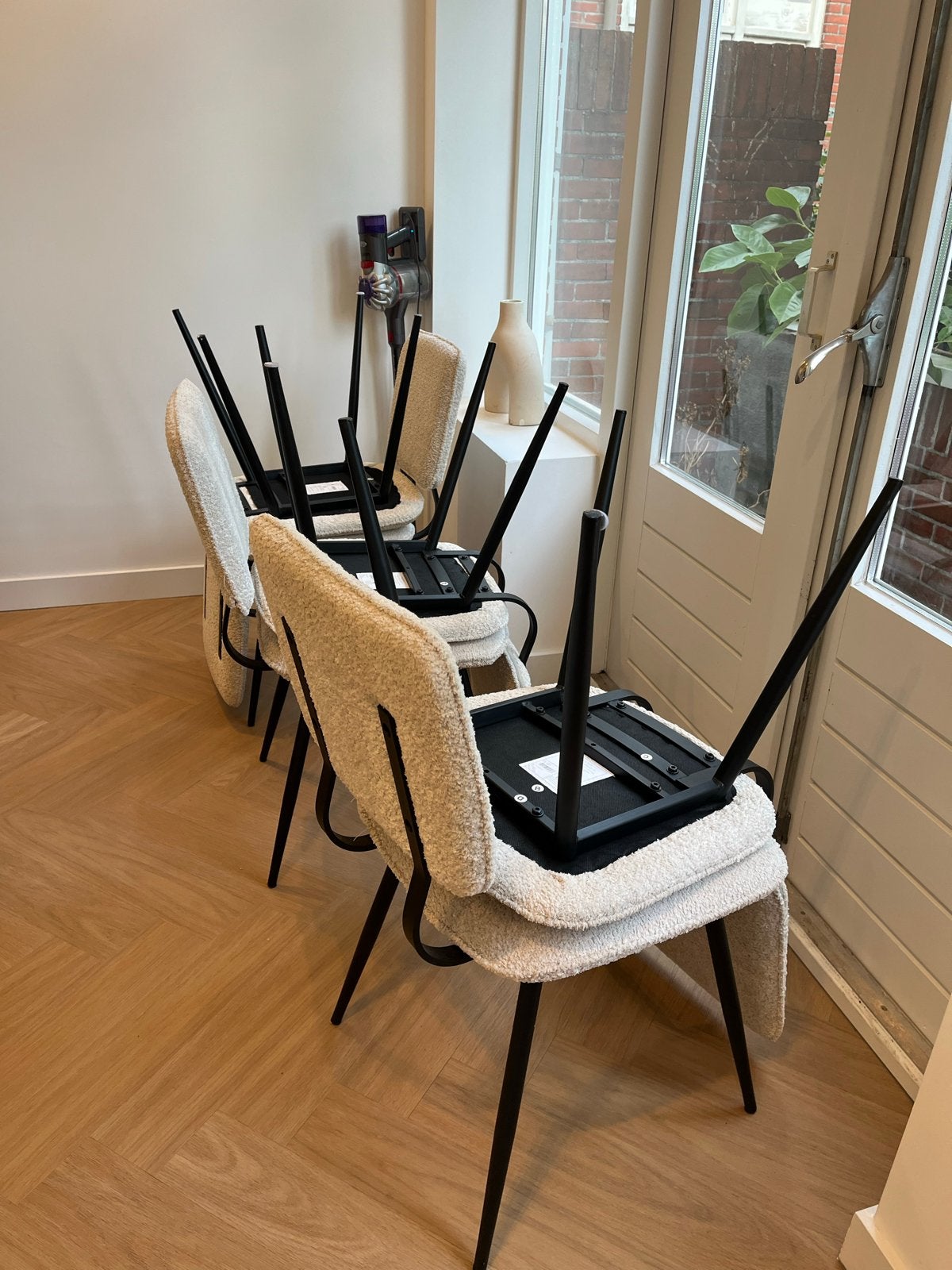 Set van 6 Bouclé Eetkamerstoelen - Crème/Zwart, Ophalen, Gebruikt, Wit, Stof