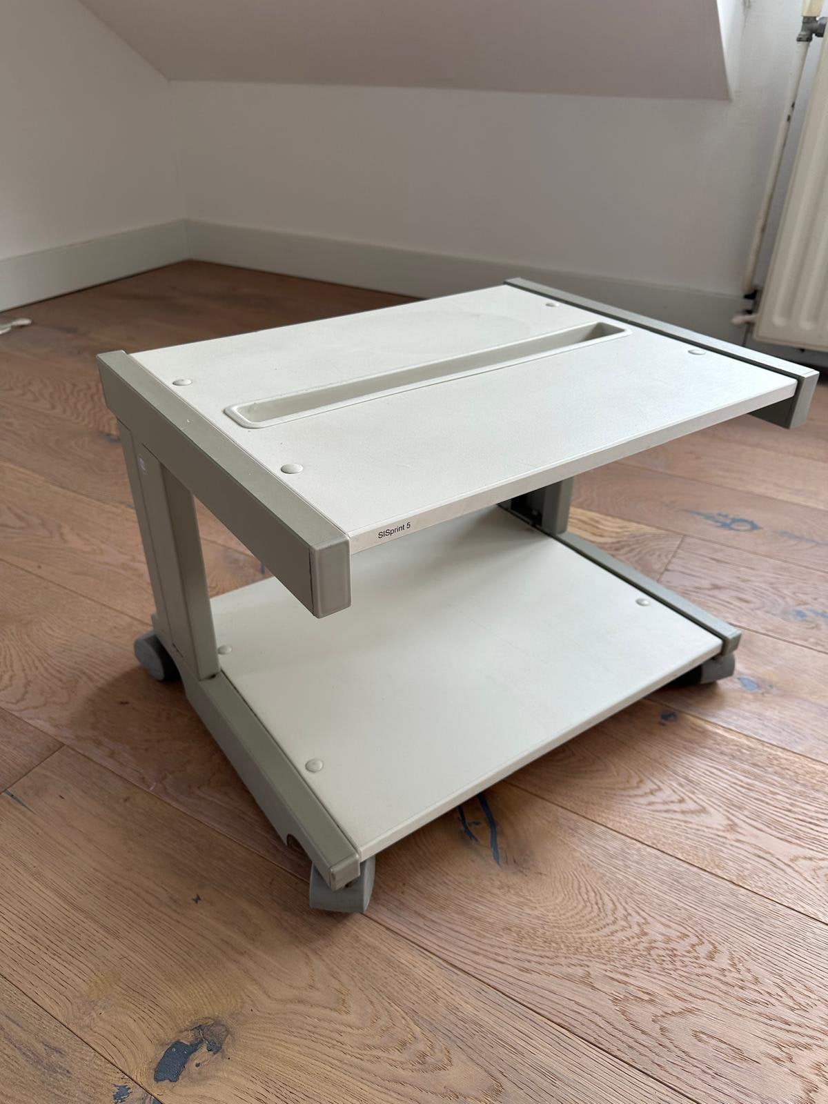 Te koop : Stevig tafeltje met zwenkwielen 51x40x38 (bxdxh), Huis en Inrichting, Kasten | Computermeubels, Ophalen, Zo goed als nieuw