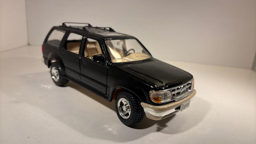 Ford explorer maisto 1.24, Hobby en Vrije tijd, Maisto, Ophalen of Verzenden, A, A