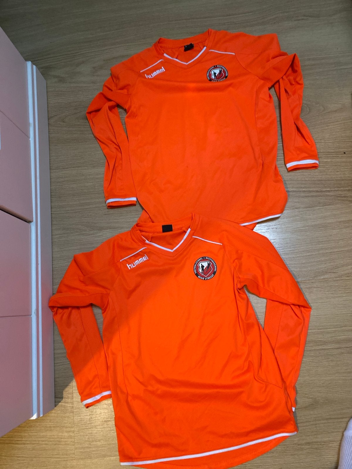 2x Hummel Keepersshirt Voetbalschool Regio Utrecht Maat 164, Ophalen of Verzenden, Gebruikt, Jongen of Meisje, Sport- of Zwemkleding