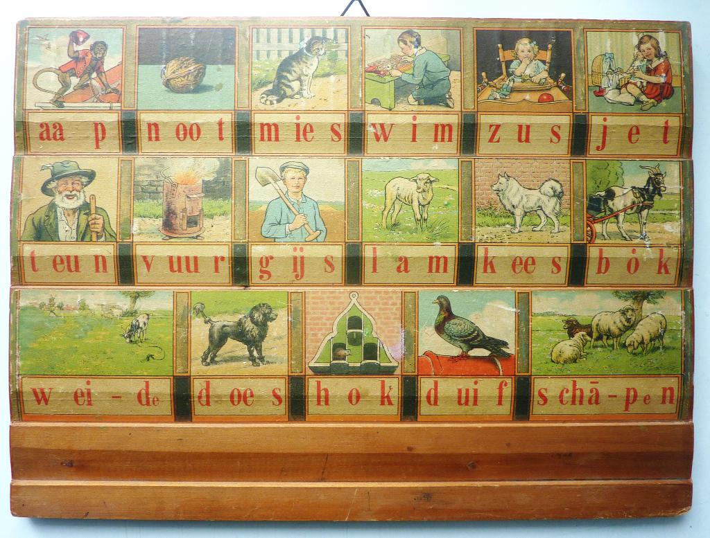 Mooi oud leesplankje AAP NOOT MIES uit de koloniale tijd., Antiek en Kunst, Antiek | Schoolplaten, Ophalen of Verzenden, Huis en Tuin