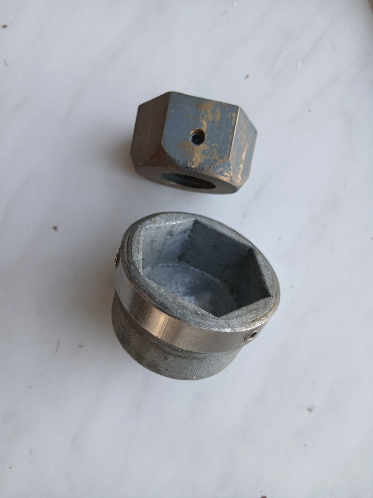 Nieuwe Bronzen moer met anode voor schroefas schroef, Ophalen of Verzenden, Nieuw, Motor en Techniek