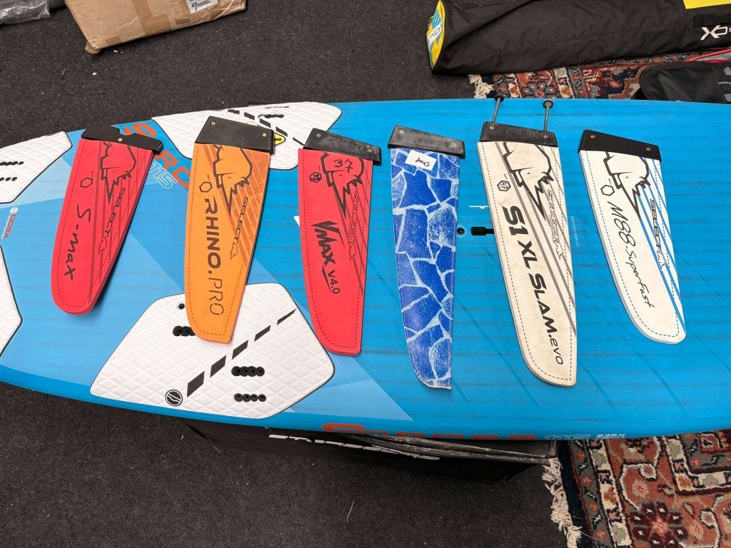 Diverse Select Vinnen, Watersport en Boten, Windsurfen, -, Frankrijk, Vin, Zo goed als nieuw