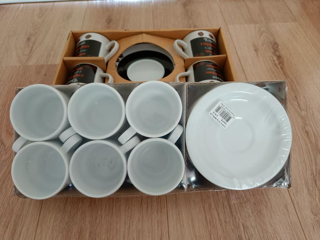 Espresso kopjes en schotels set (4 en 6 stuks), Nieuw, Ophalen of Verzenden, Overige stijlen, Kop(pen) en/of Schotel(s)