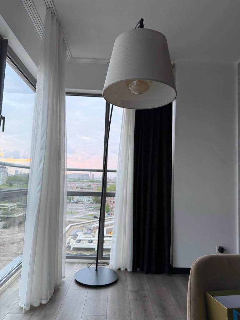 Moderne booglamp met stoffen kap, Huis en Inrichting, Lampen | Vloerlampen, Ophalen, Zo goed als nieuw, Metaal, 150 tot 200 cm