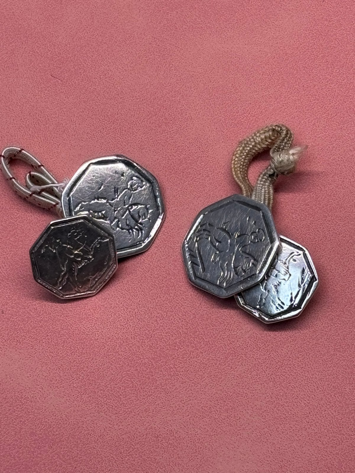 Antieke Zilveren Manchetknopen met Unieke Gravering, Ophalen of Verzenden, Gebruikt, Zilver