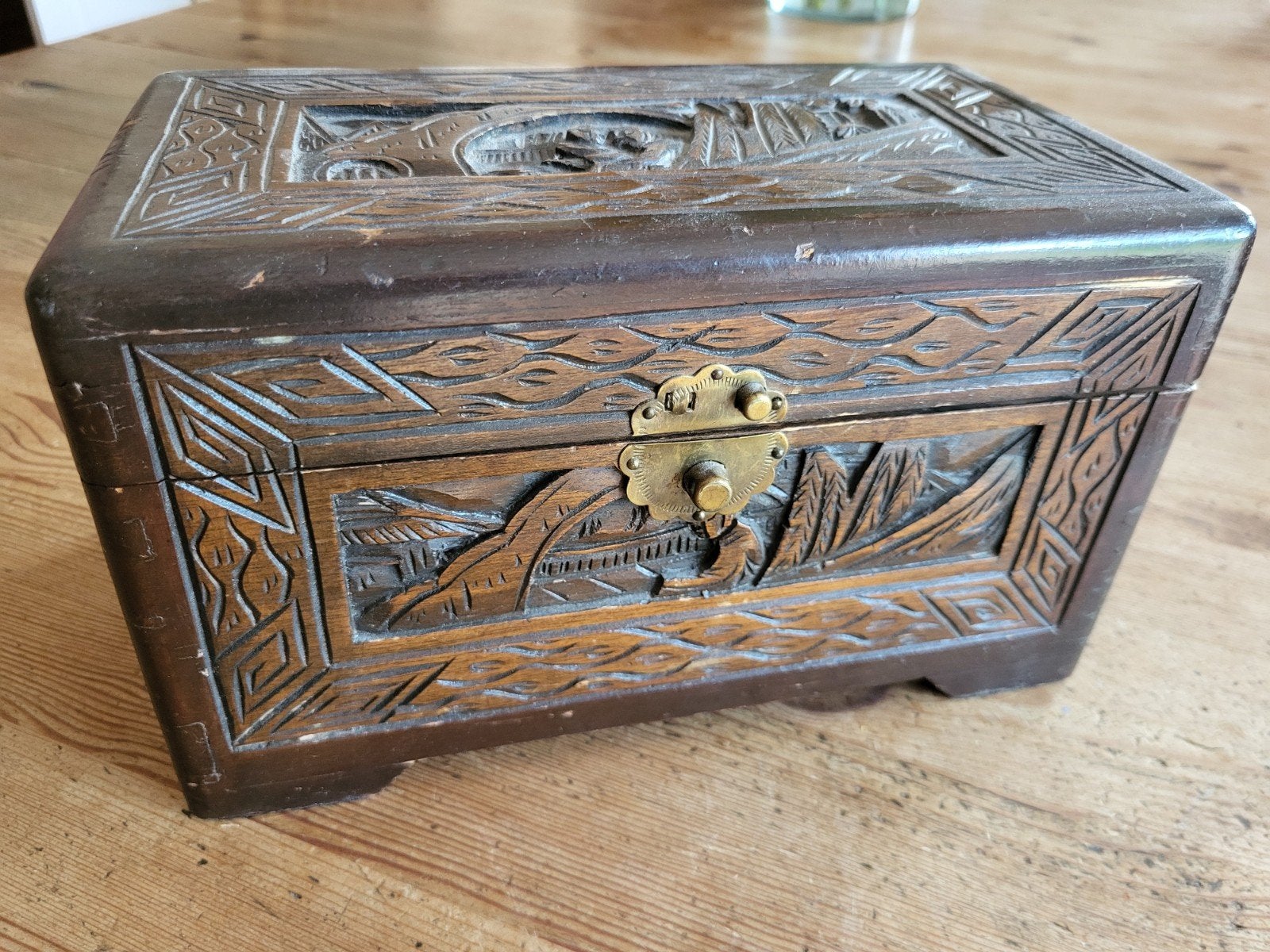Oude houten kist met houtsnijwerk, Ophalen of Verzenden