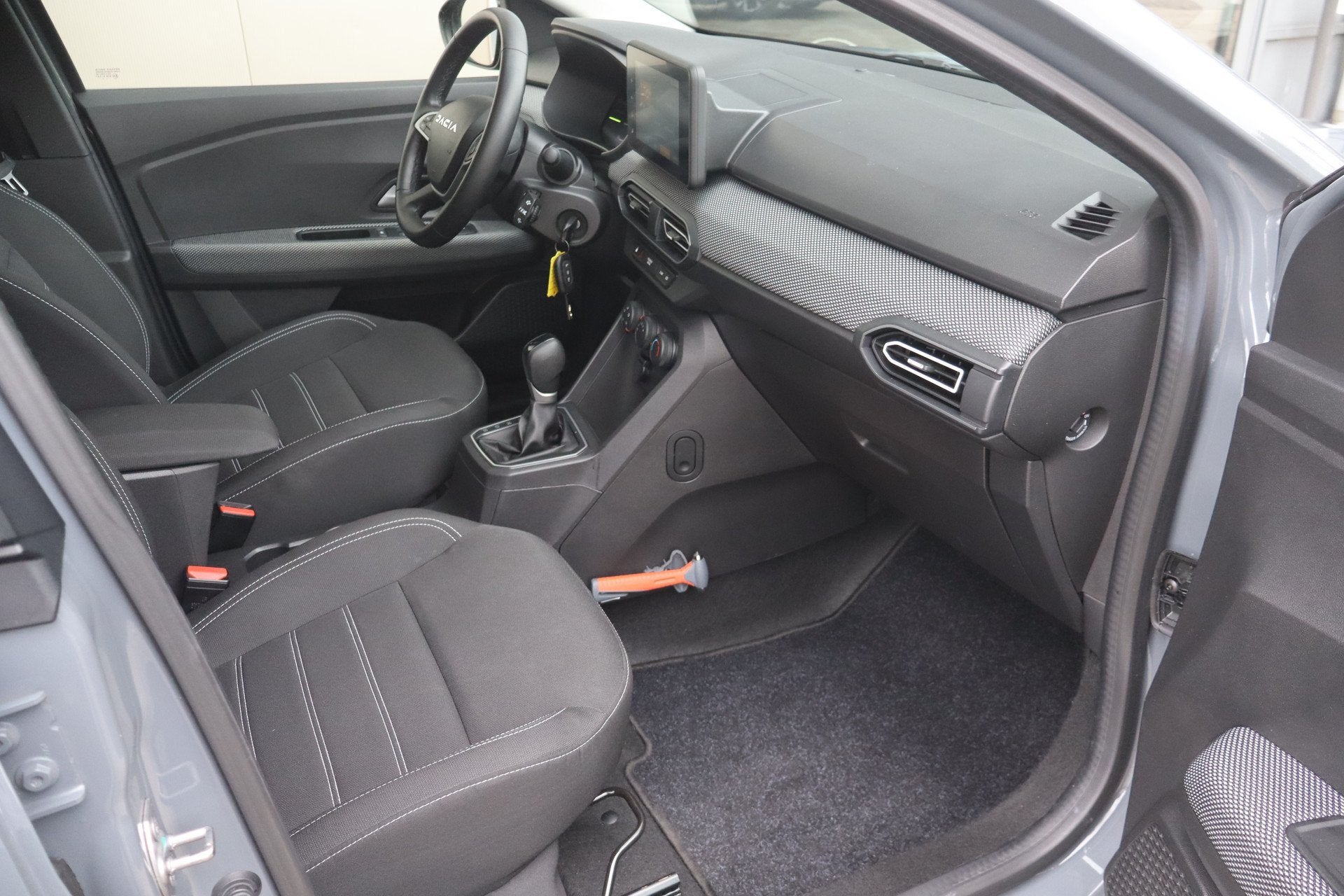 Dacia Jogger 1.6 Hybrid 140 Expression 7p. - NL Auto! Camera, Auto's, Gebruikt, 4 cilinders, LED verlichting, 7 stoelen