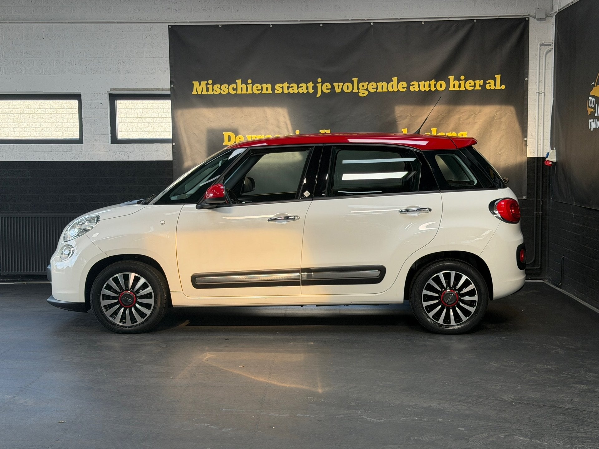 Fiat 500 L 0.9 TwinAir Urban Edition | PDC | Airco | NL Auto, Auto's, Dealer onderhouden, Gebruikt, Wit, Origineel Nederlands
