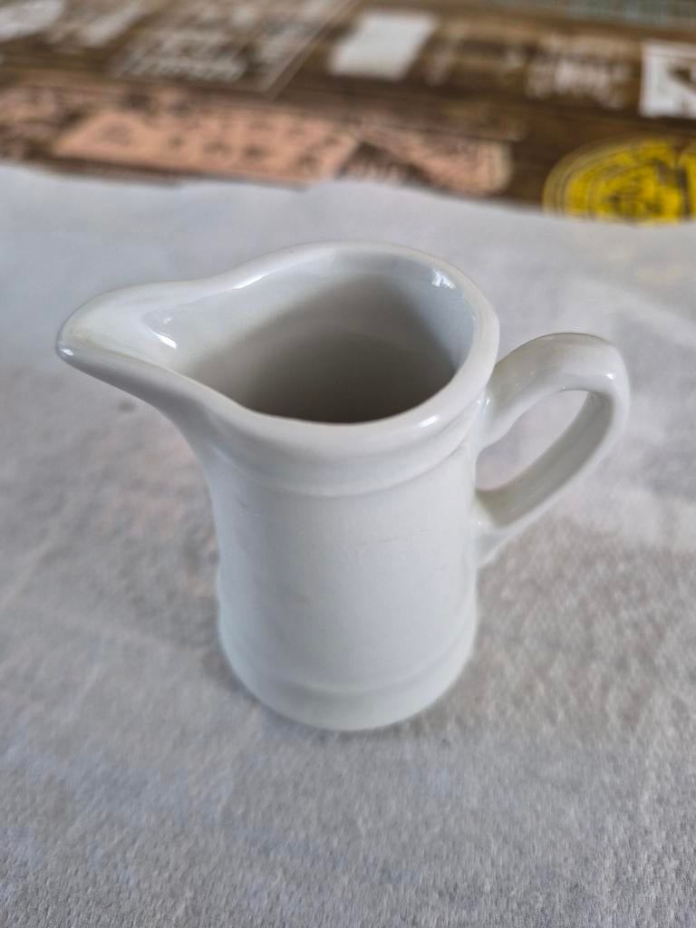 Wit melkkannetje - Made in France, Huis en Inrichting, Keuken | Servies, Zo goed als nieuw, Overige typen, Effen, Keramiek, Ophalen