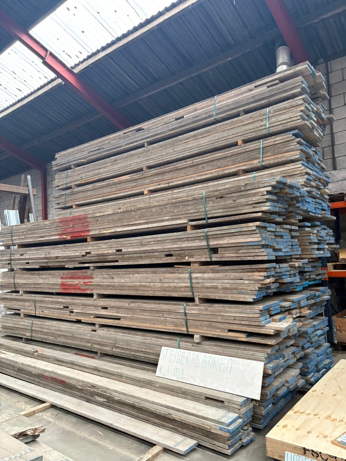 OUTLET GEBRUIKTE STEIGERPLANKEN, Ophalen, 25 tot 50 mm, Zo goed als nieuw, Plank